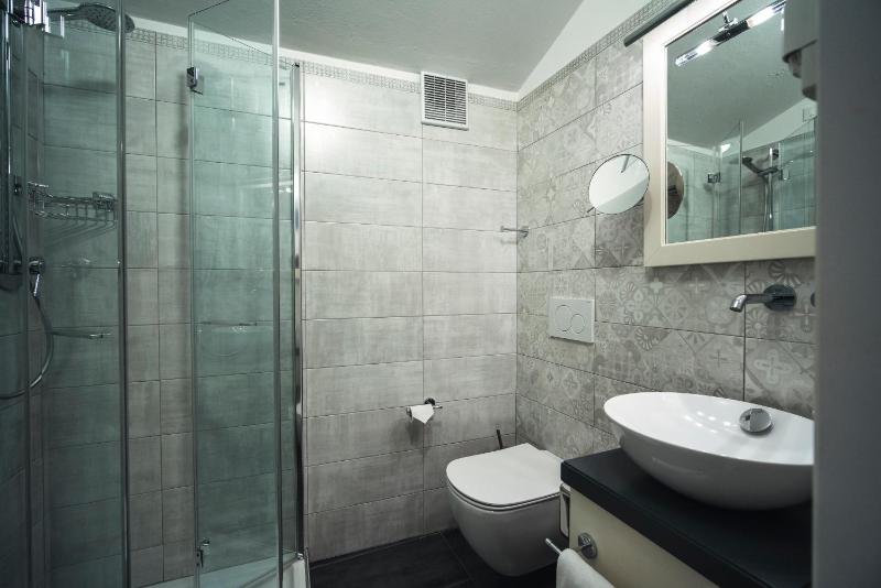Classic Single Room image 3