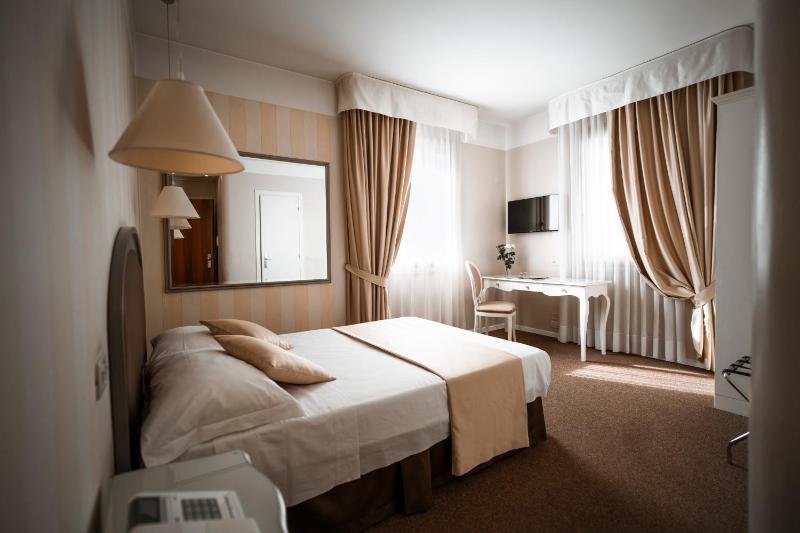 Classic Double Room image 1