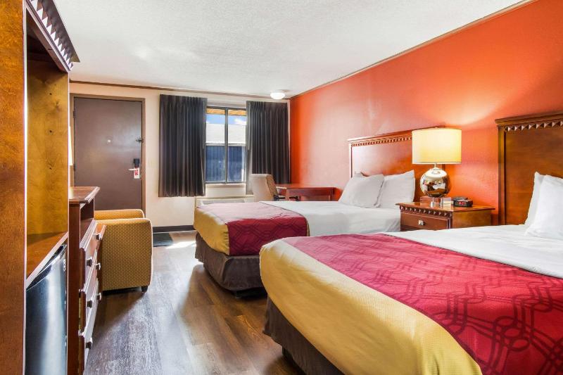 Double Room with Two Double Beds - Smoking image 3