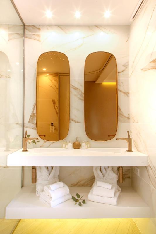 superior chic room image 2