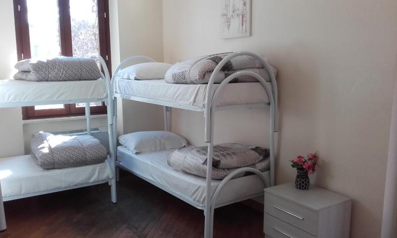 Bed in 6-Bed Mixed Dormitory Room with Shared Bathroom and Terrace