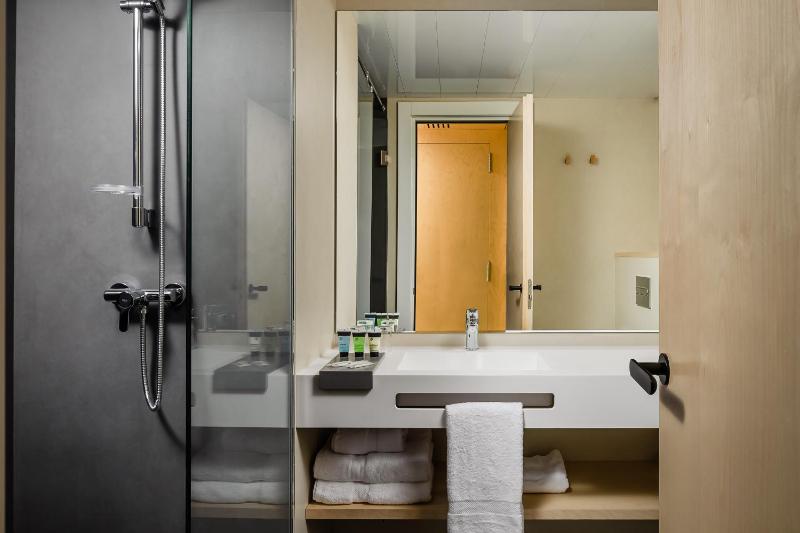 Superior Double or Twin Room with Terrace image 3