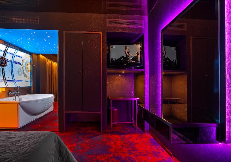 Suite with Spa Bath image 3