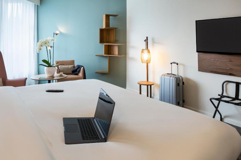Classic  Double Room with Terrace image 4