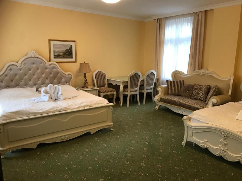 Standard Triple Room image 3