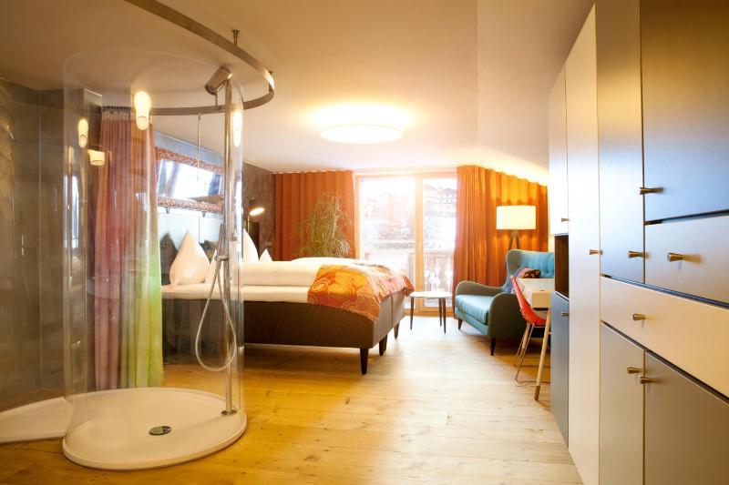 Double Room with Balcony image 3