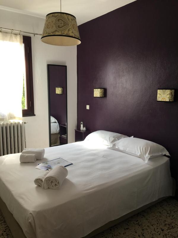 Standard Double Room image 3