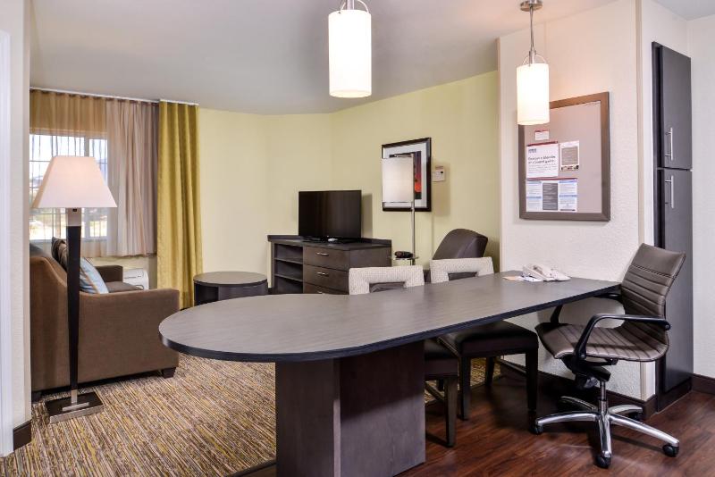 One-Bedroom Suite image 1