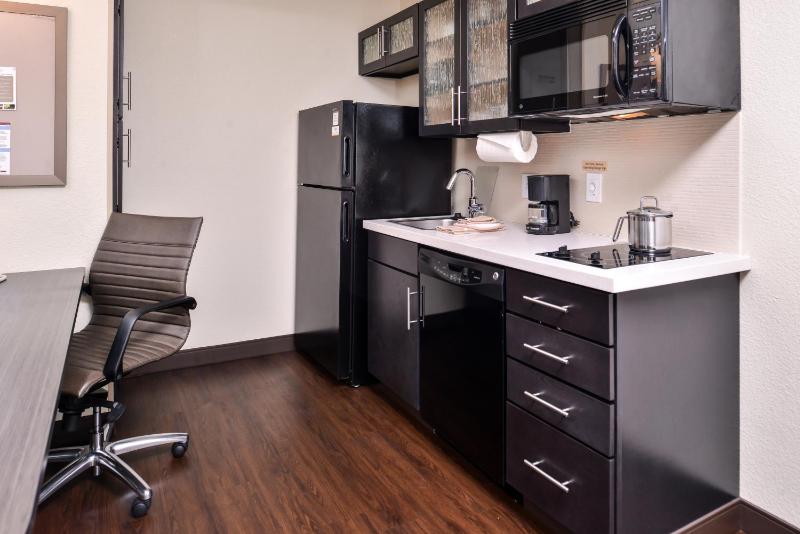 One-Bedroom Suite image 4