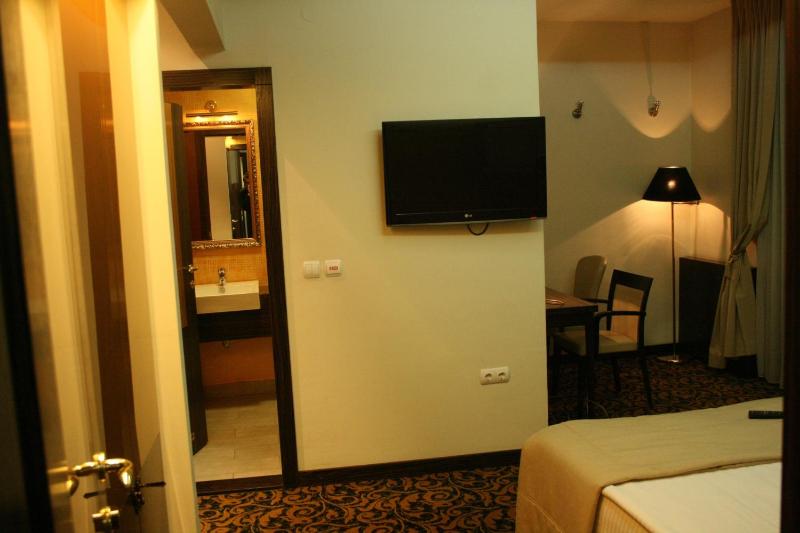 Deluxe Twin Room image 4