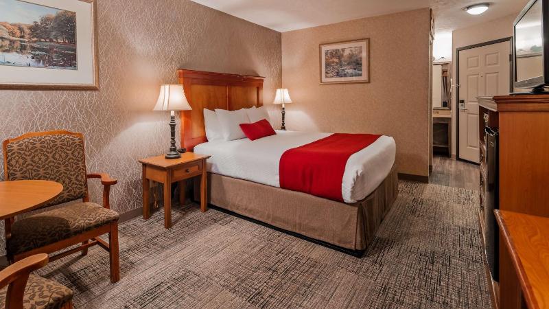 King Room with Balcony and River View image 3