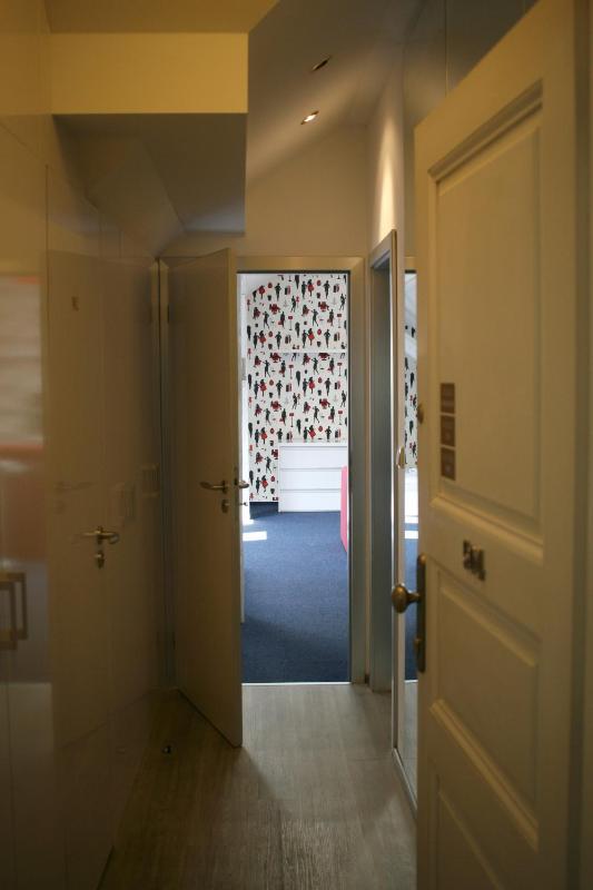 Deluxe Studio image 2