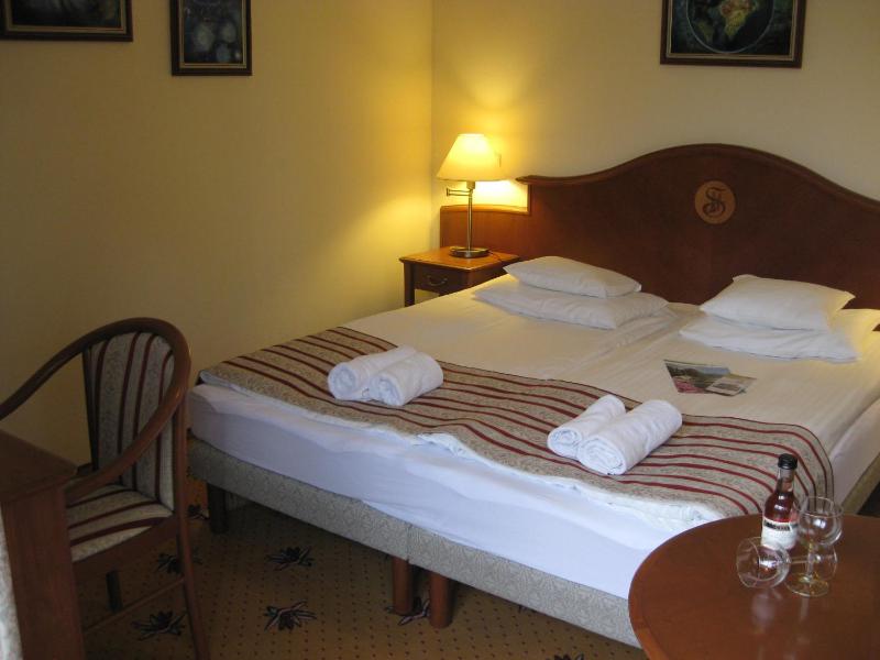 Economy Double Room image 3