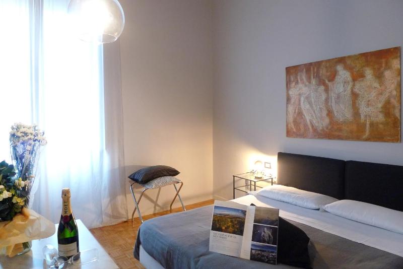 Standard Triple Room image 4