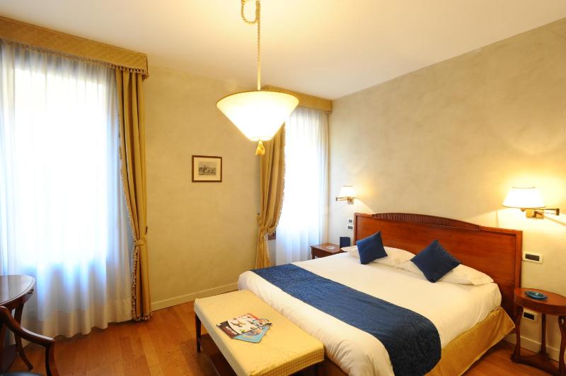 Junior Suite with Terrace image 4