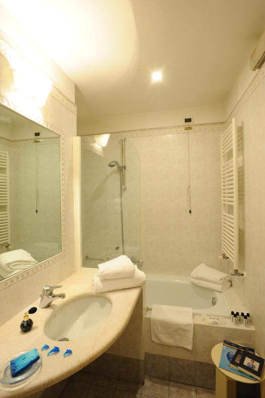 Junior Suite with Terrace image 3