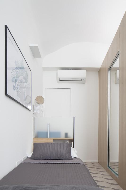 Small Single Room image 2