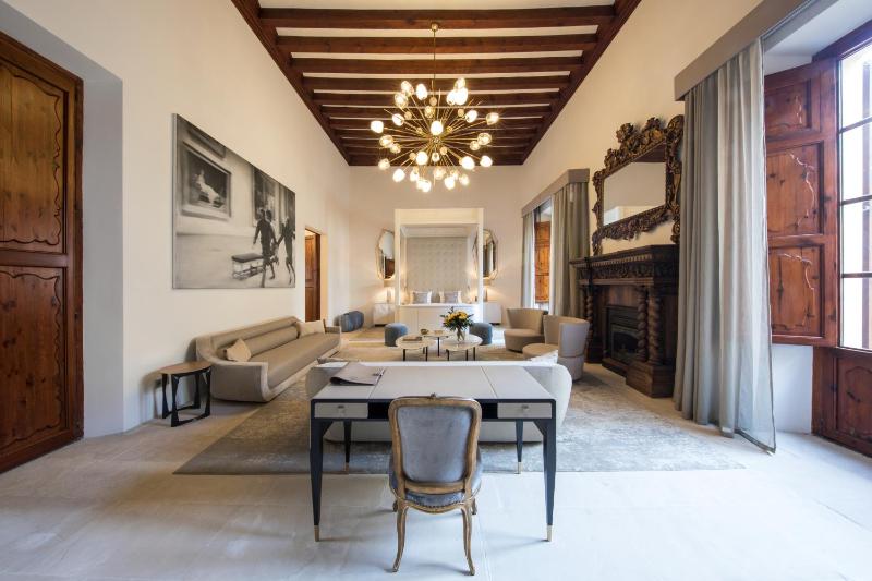 Deluxe Suite image 1