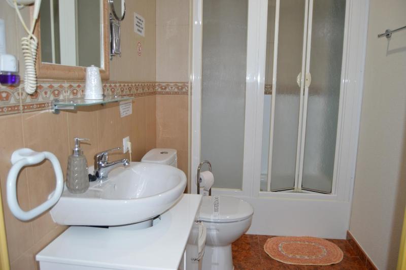 Double Room image 3