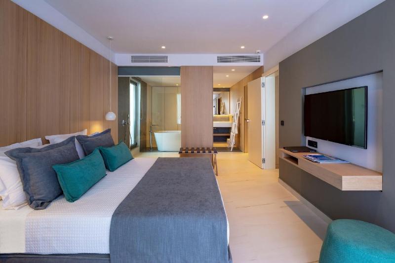 Double Suite with Panoramic Sea View image 4