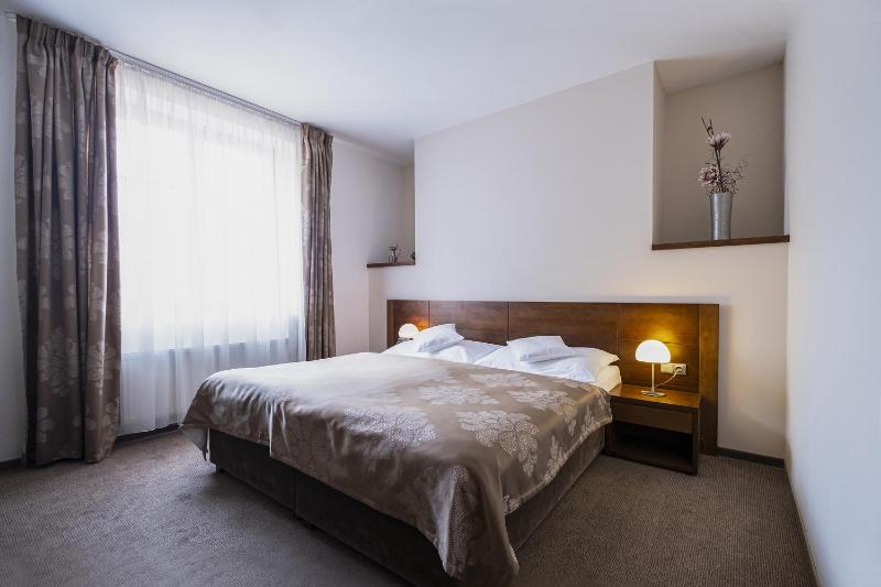 Double Room image 3