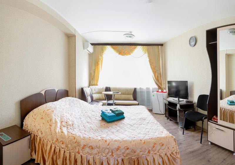 Standard Double Room with Shared Bathroom image 3
