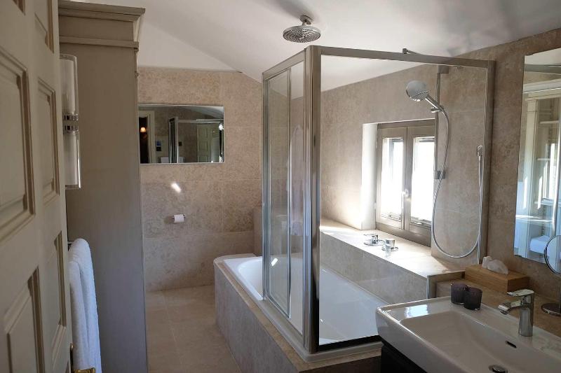 Superior Double Room image 3