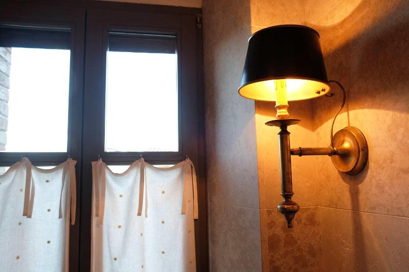 Deluxe Room image 3