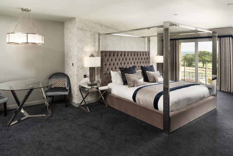 Luxury Suite image 1