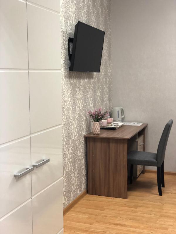 Standard Queen Room without Window image 3