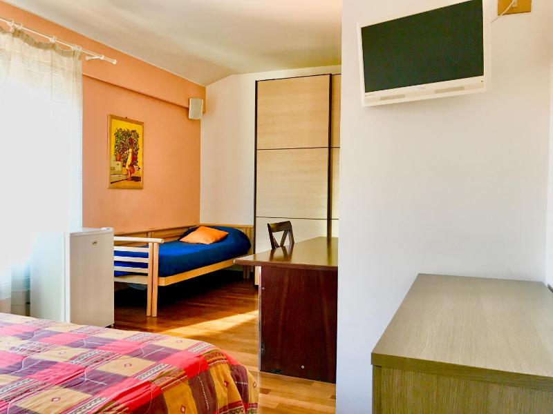 Double or Twin Room image 2