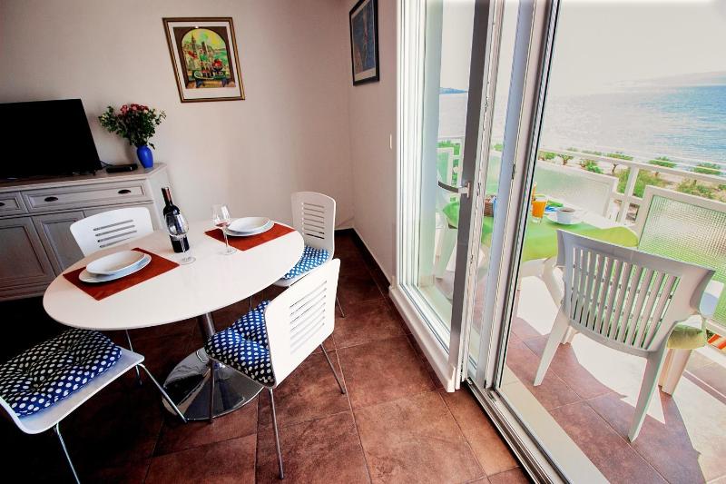 Sandy Beach Apartments - image 18