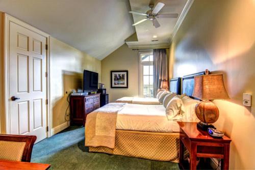 Junior Suite with Balcony image 3