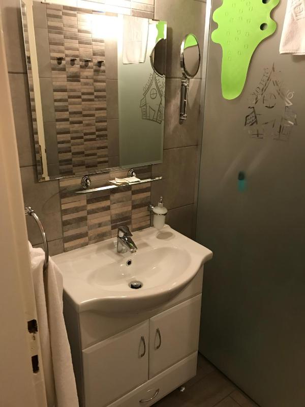 Triple Room with Balcony image 4