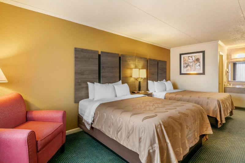 Double Room with Two Double Beds - Smoking image 1