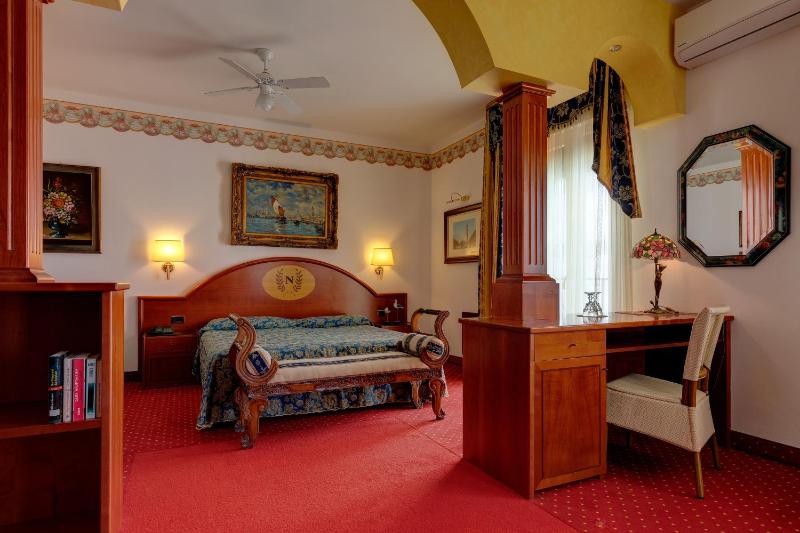 Suite (3 Adults) with Partial Sea View and Balcony image 1