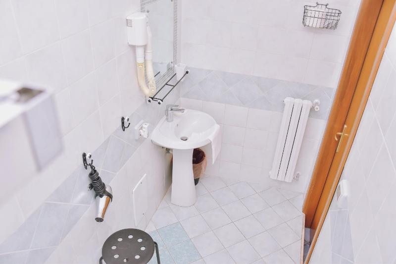 Triple Room with Private Bathroom image 4