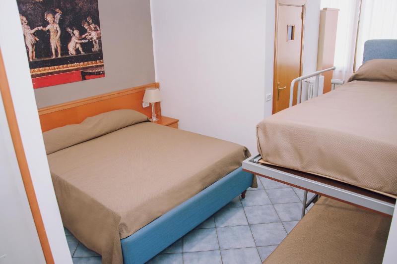 Quadruple Room with Private Bathroom image 2