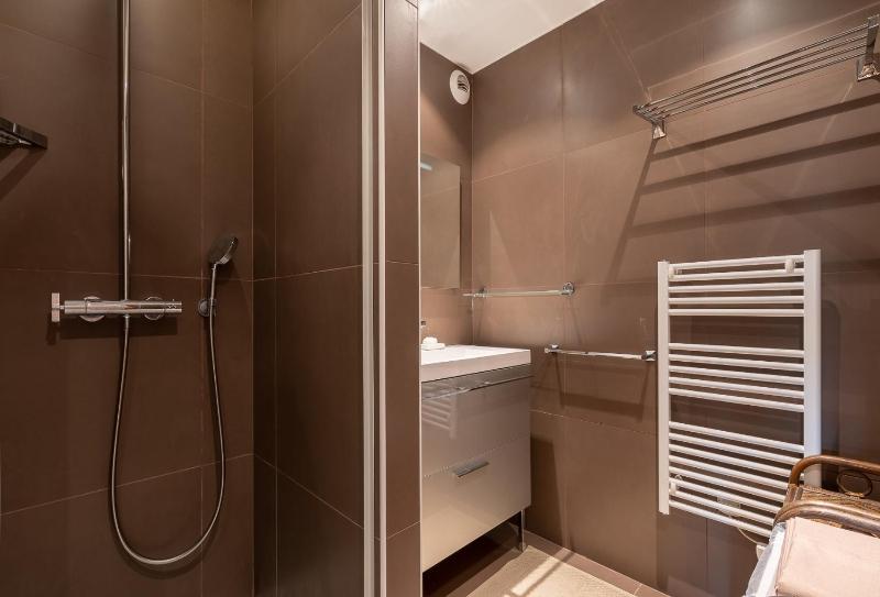 One-Bedroom Apartment image 3