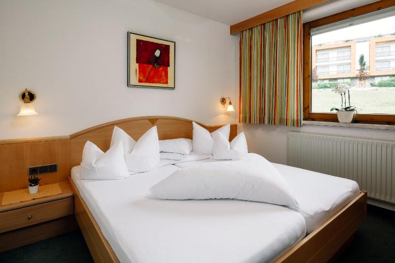One-Bedroom Apartment with Balcony image 3
