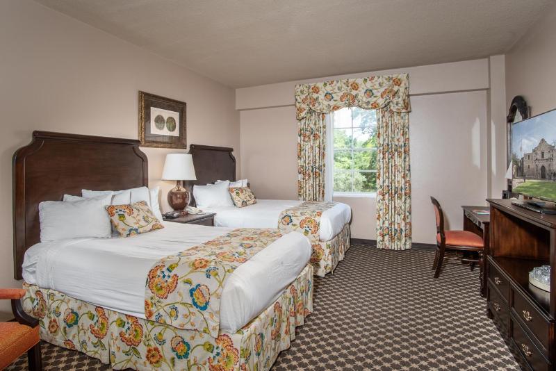 Classic Room with Two Double Beds image 1
