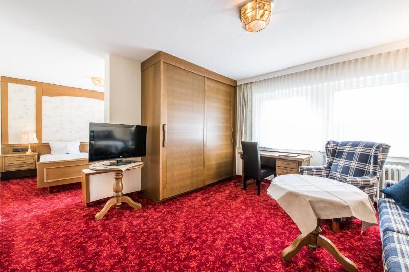 Superior Double Room with Balcony image 4