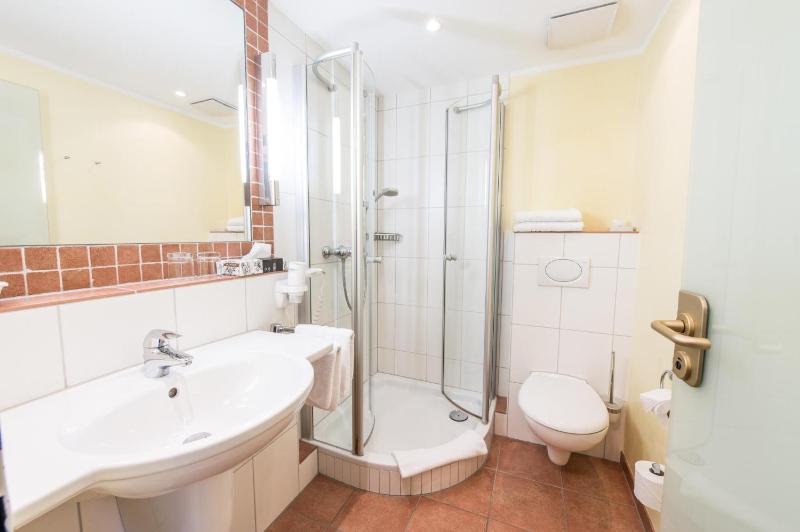 Double Room with Balcony image 3