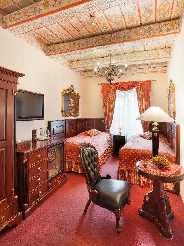 Hotel U Zlatého Stromu Prague by BHG - image 2