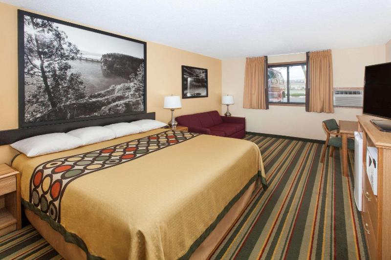 One-Bedroom King Room - Non-Smoking image 3