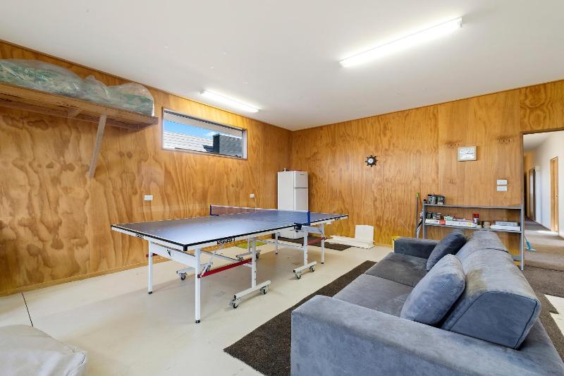 Infinity Views - Modern Wanaka Holiday Home - image 12