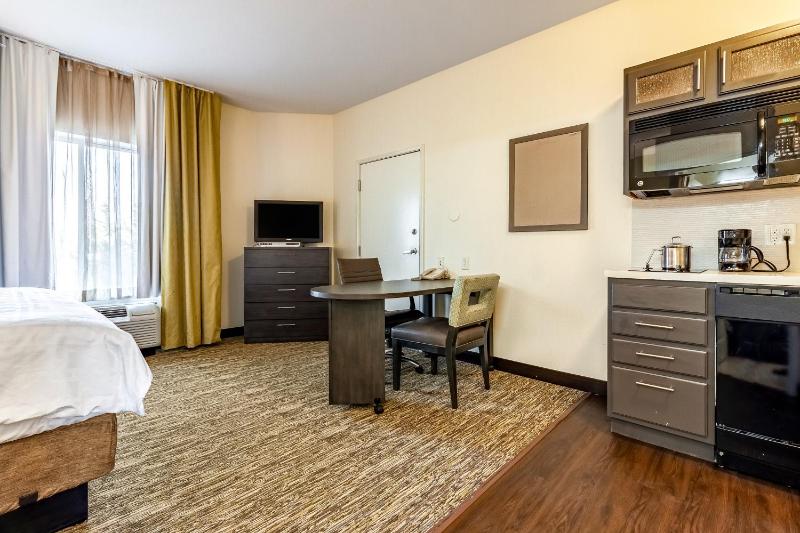 Queen Studio Suite - Mobility Access Tub/Non-Smoking image 2
