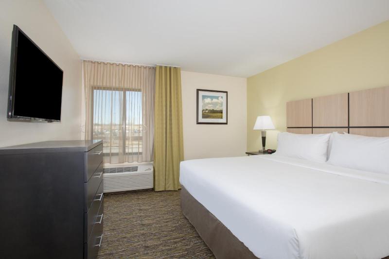 One-Bedroom King Suite image 4