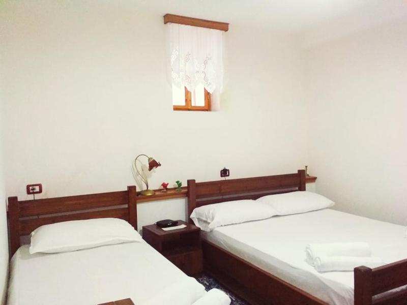 Triple Room with Private Bathroom image 3