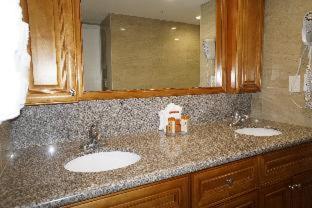 Room #5643314 image 3